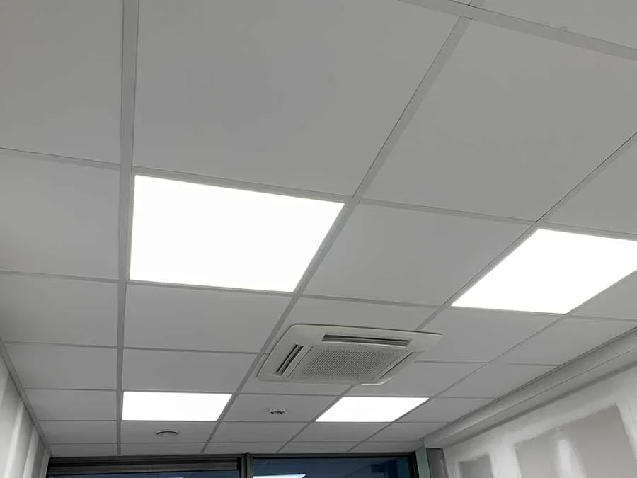 Europlafond-BenjaminBrolet-service-plafonds-faux-plafond-dalle-fibres-minerales-03_67b0851fb5.jpeg
